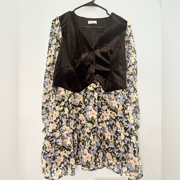 In Loom Dresses & Skirts - In Loom Women’s Dress Size Medium Floral Velvet Vest Cottagecore